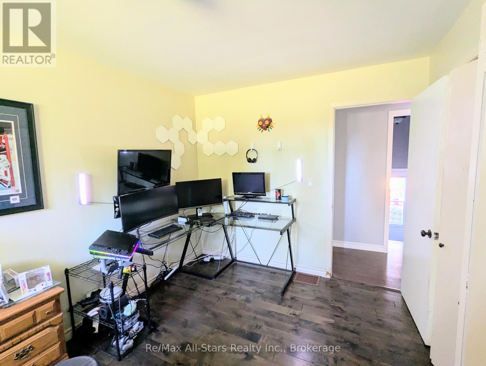14 VALLEY ROAD - 15