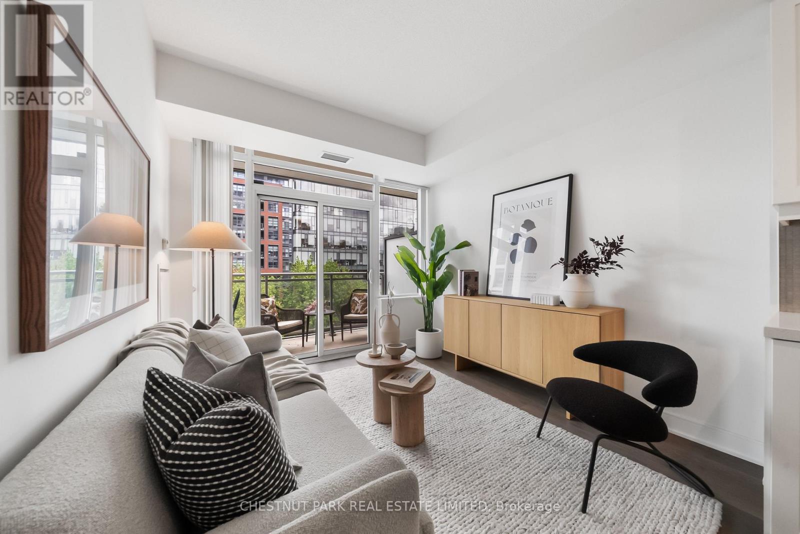 #923 525 ADELAIDE STREET W - 1
