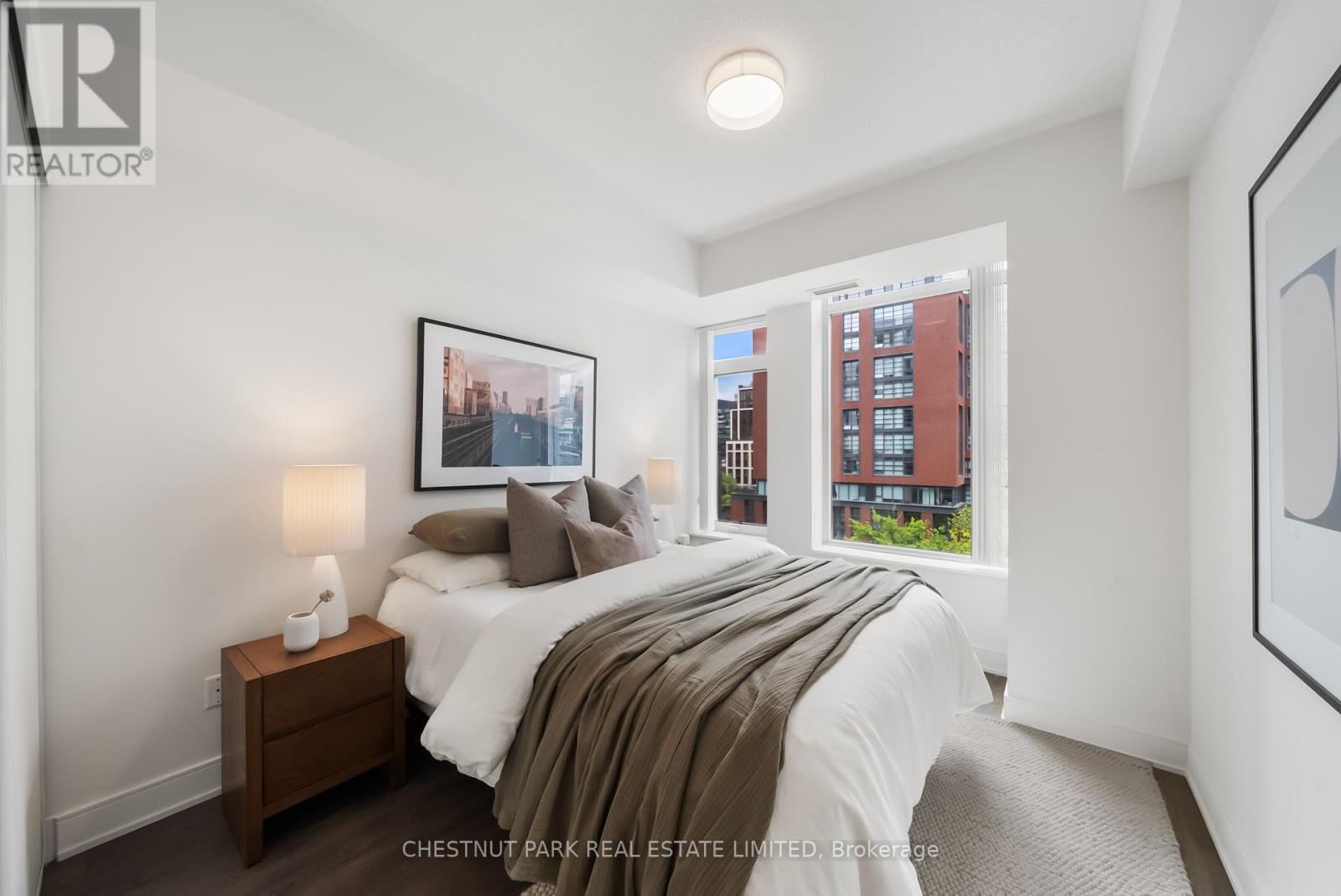 #923 525 ADELAIDE STREET W - 11