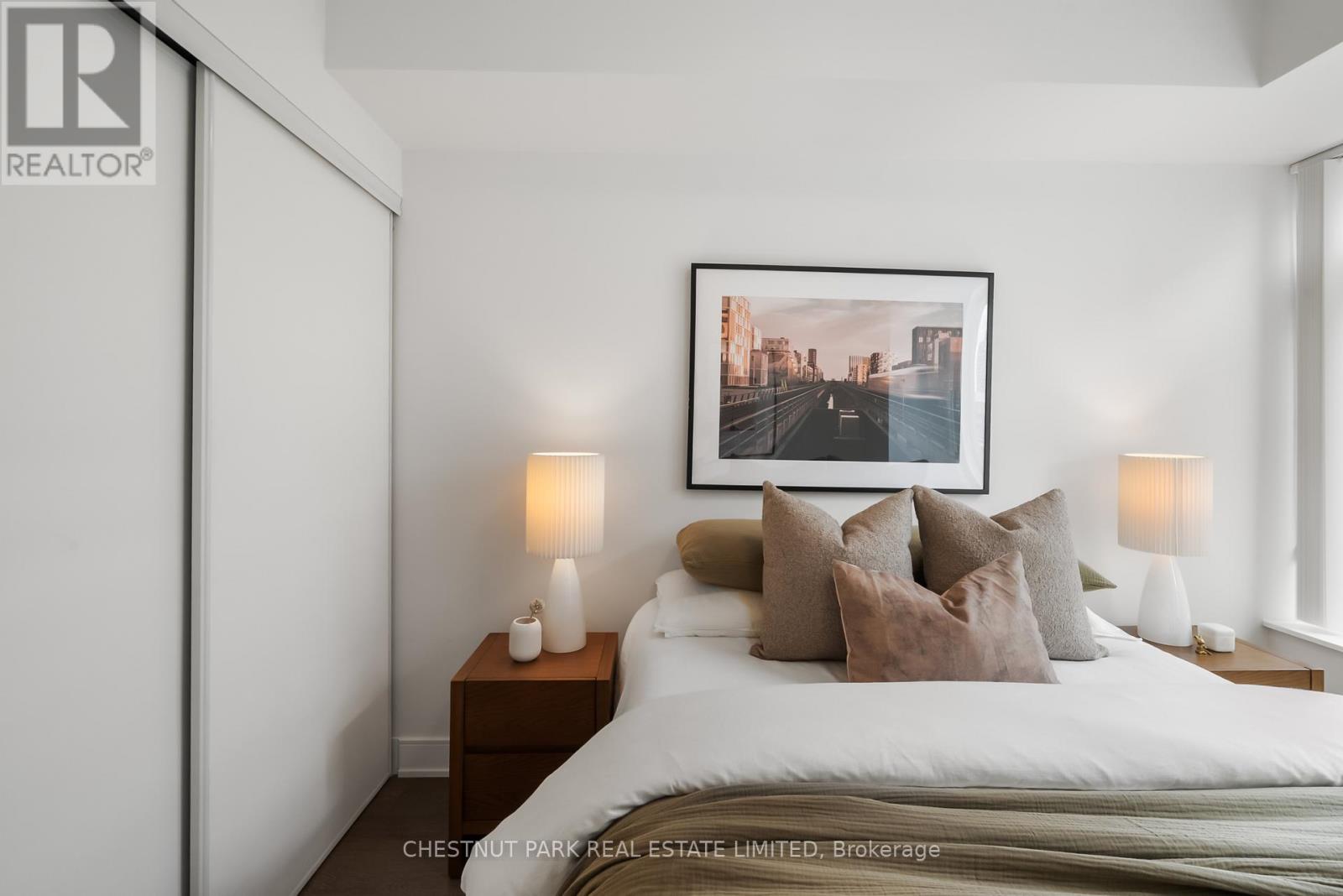 #923 525 ADELAIDE STREET W - 13
