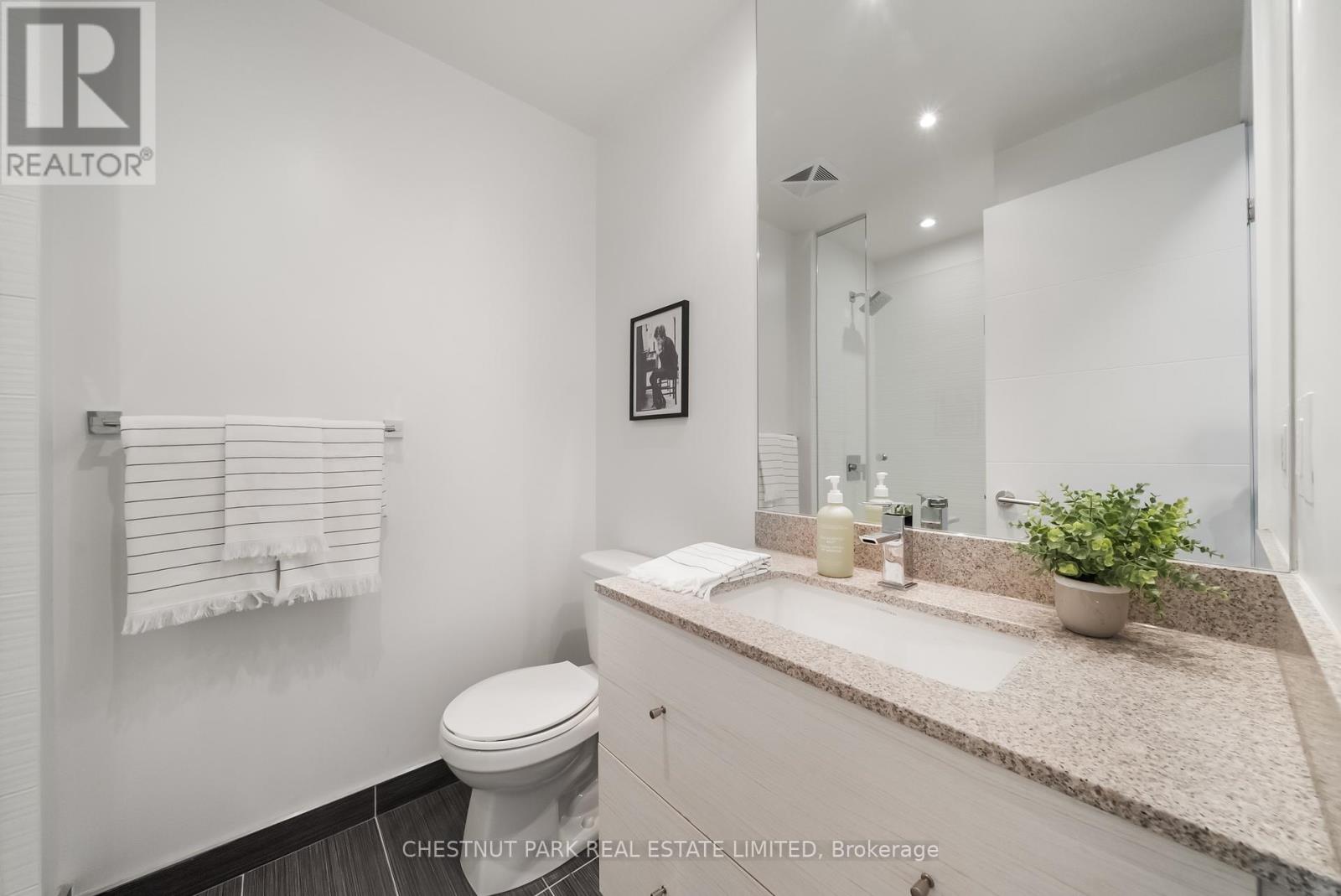 #923 525 ADELAIDE STREET W - 17