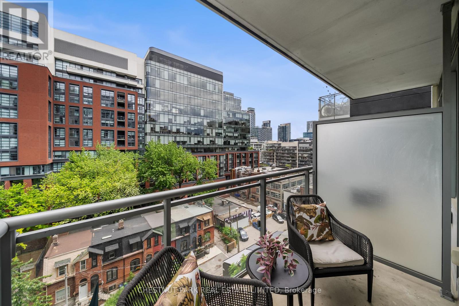 #923 525 ADELAIDE STREET W - 20