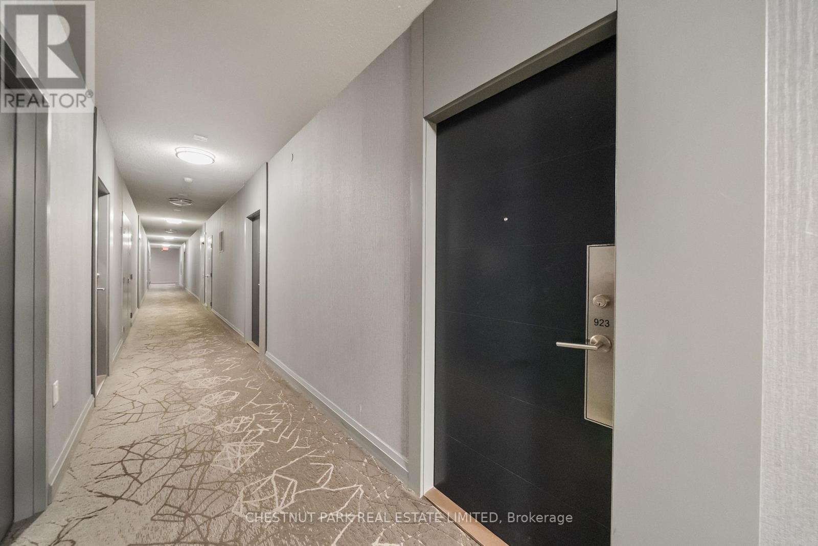 #923 525 ADELAIDE STREET W - 23