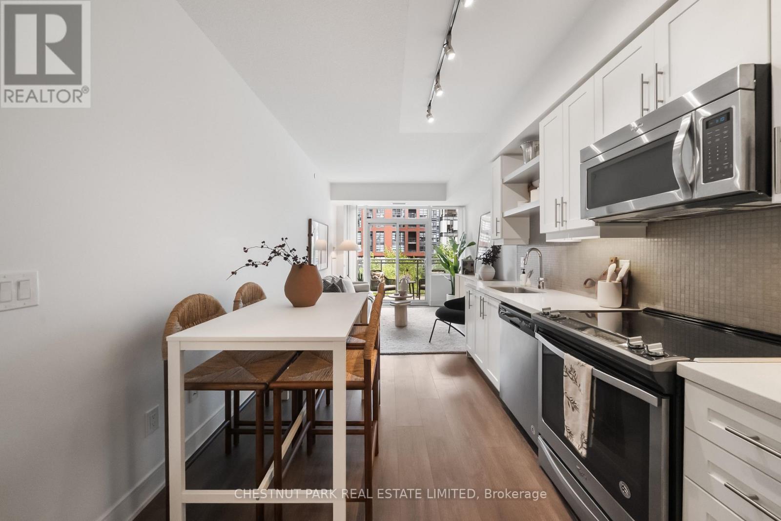 #923 525 ADELAIDE STREET W - 3
