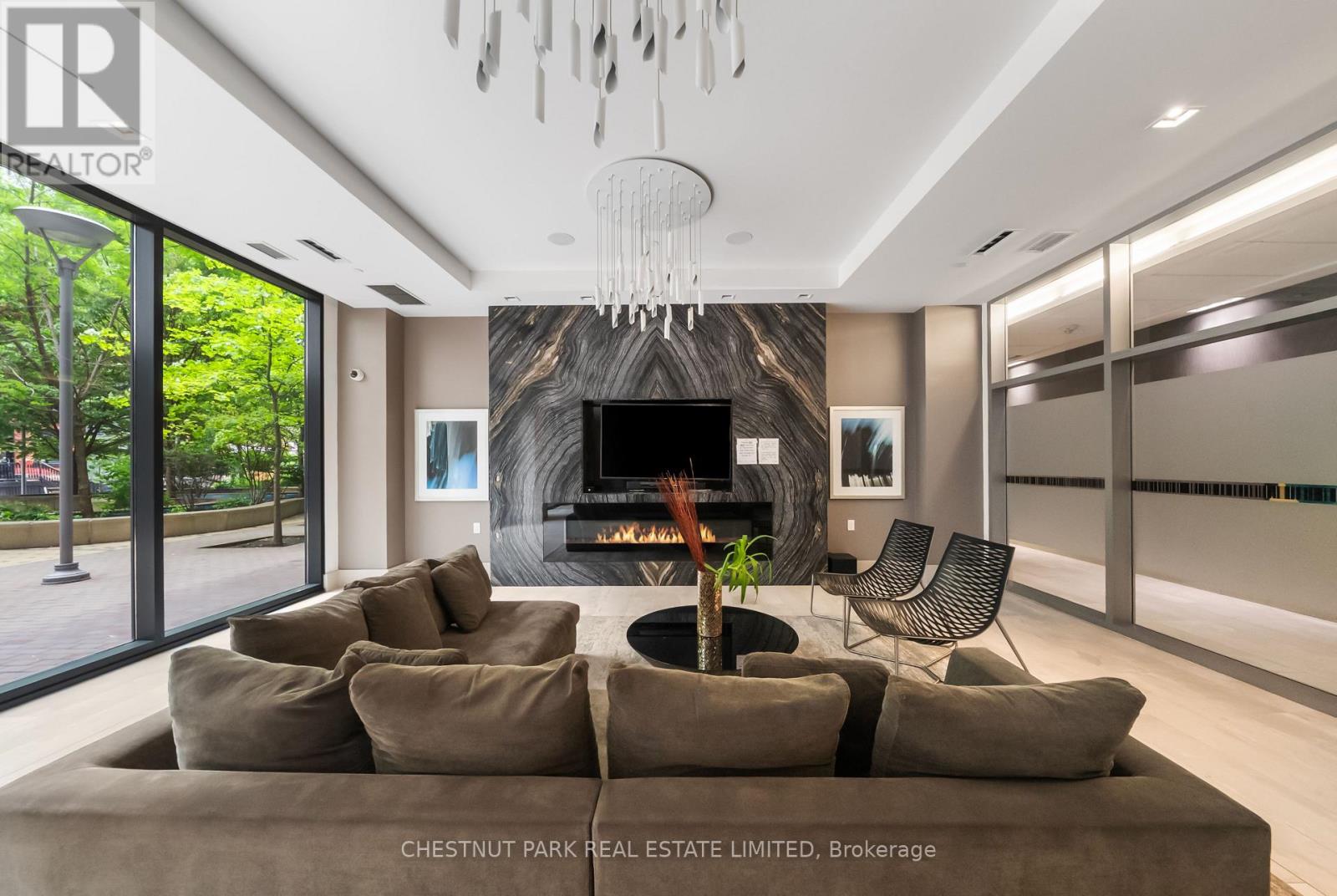 #923 525 ADELAIDE STREET W - 38