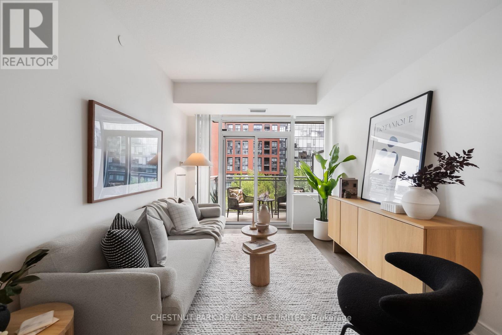 #923 525 ADELAIDE STREET W - 4