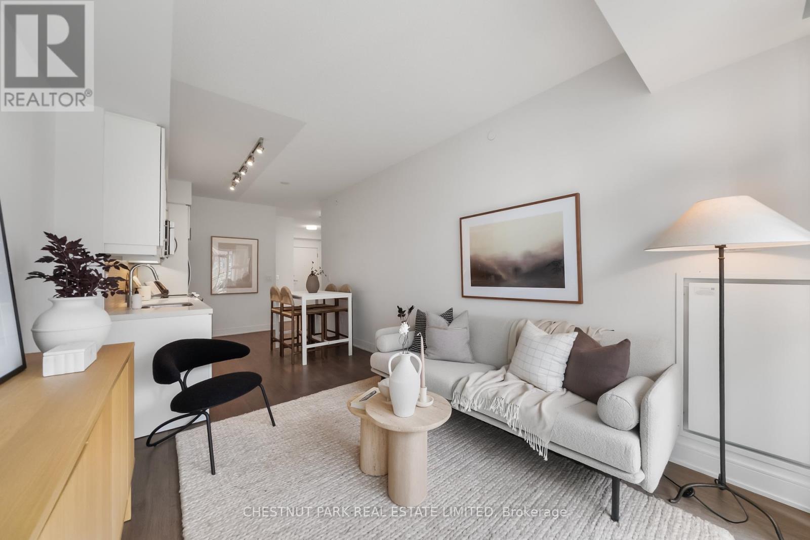 #923 525 ADELAIDE STREET W - 9