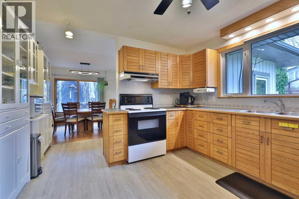 4404 52 Street - 10