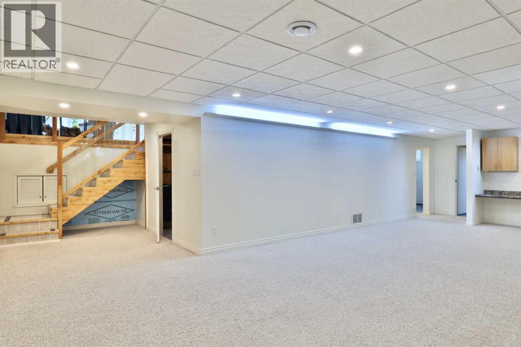 4404 52 Street - 32
