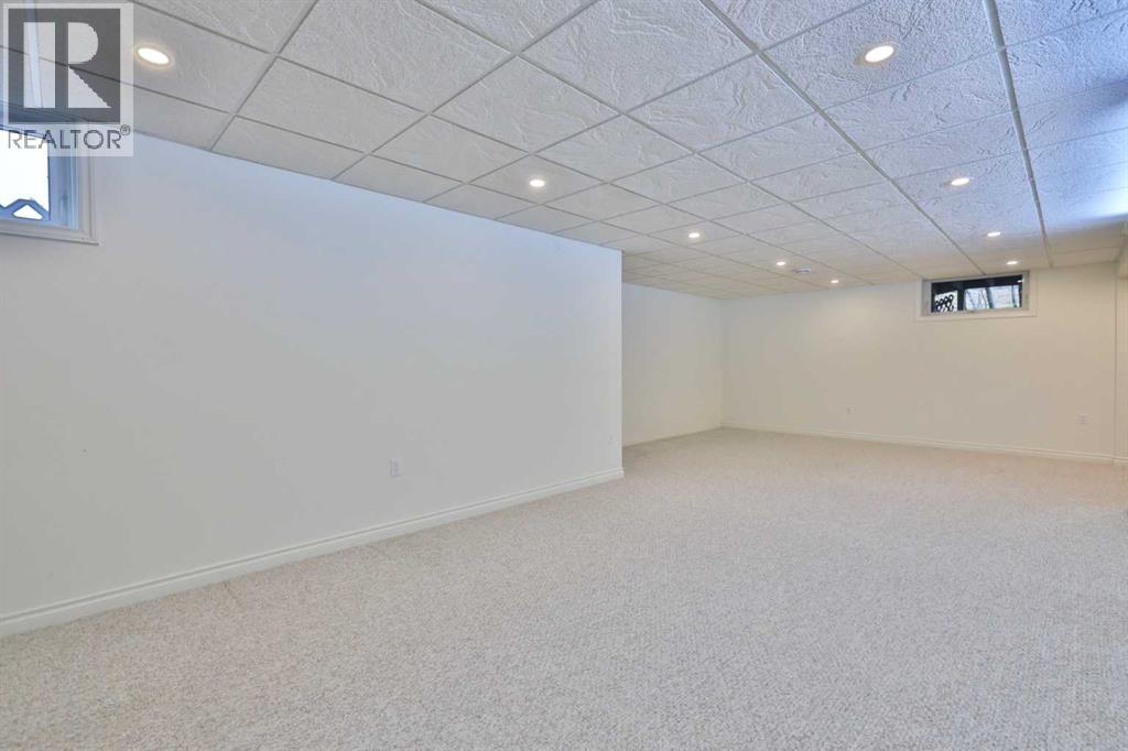 4404 52 Street - 35
