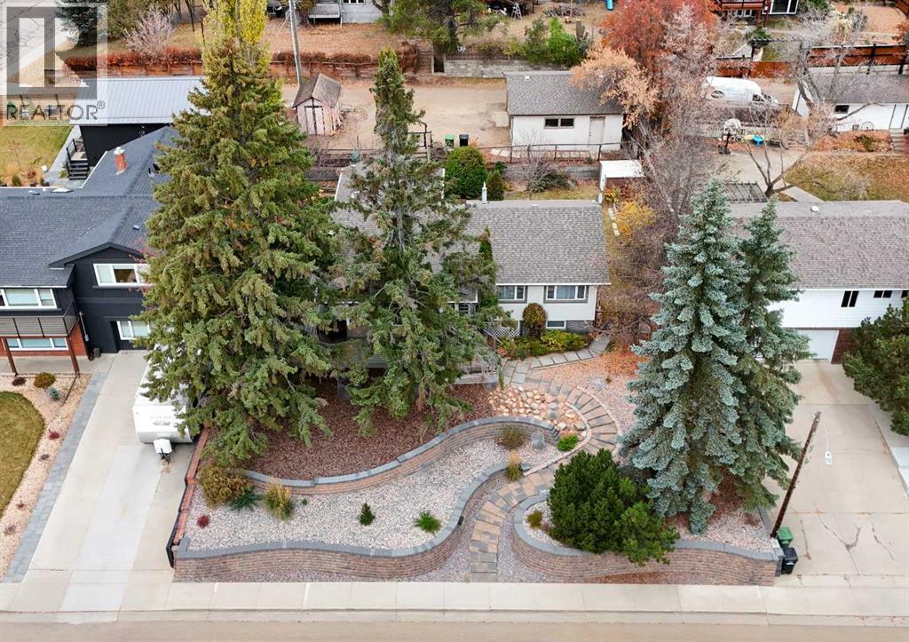 4404 52 Street - 50