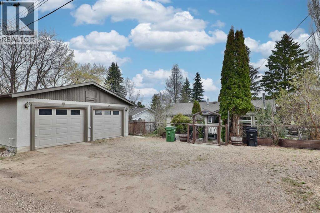 4404 52 Street - 48