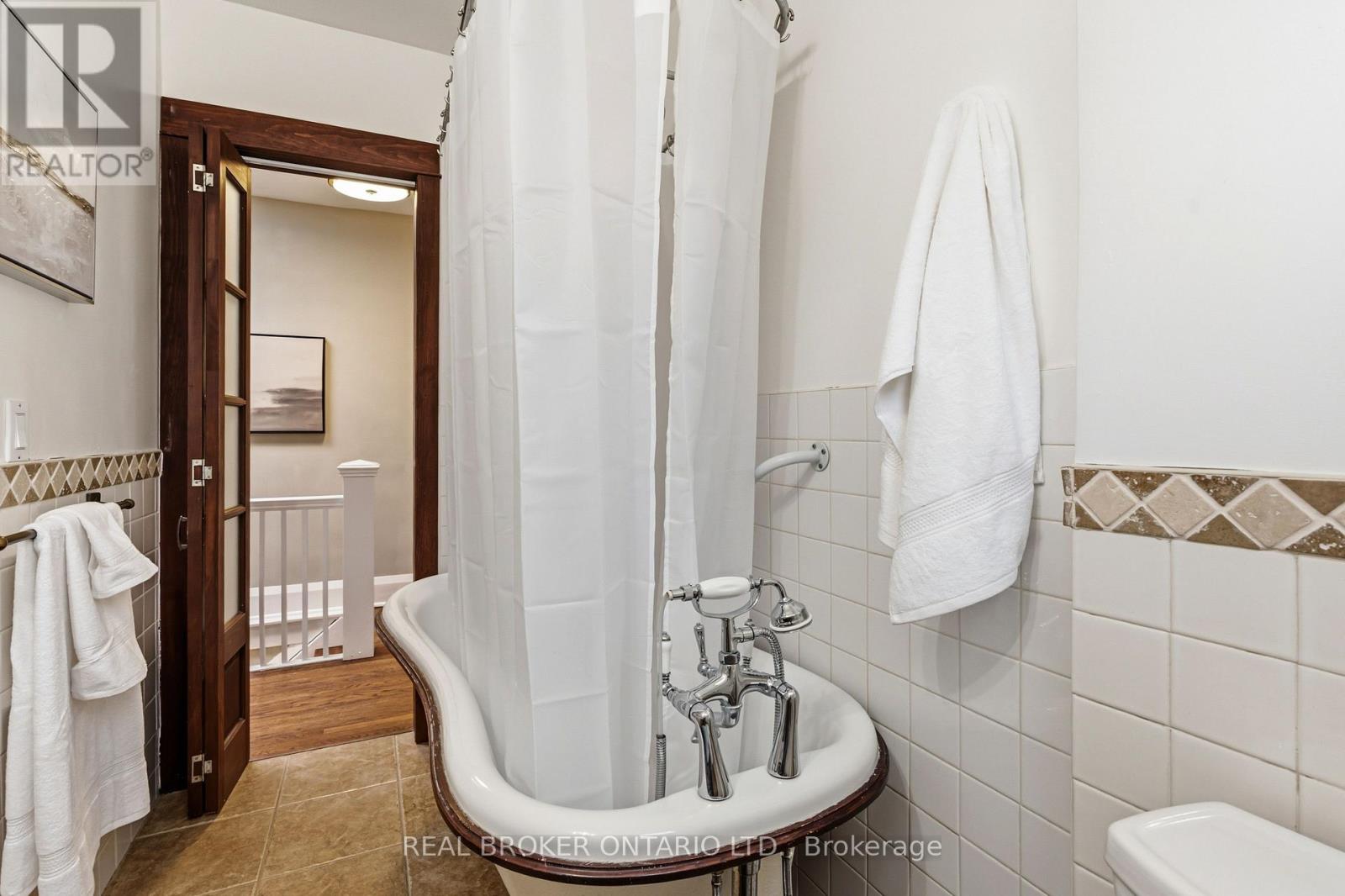 136 BLANTYRE AVENUE - 21
