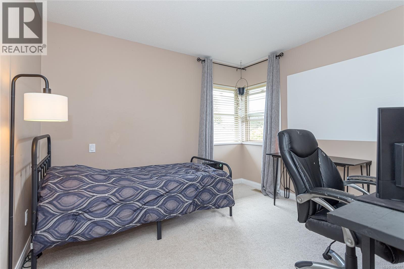 1191 Rosemount Close - 24