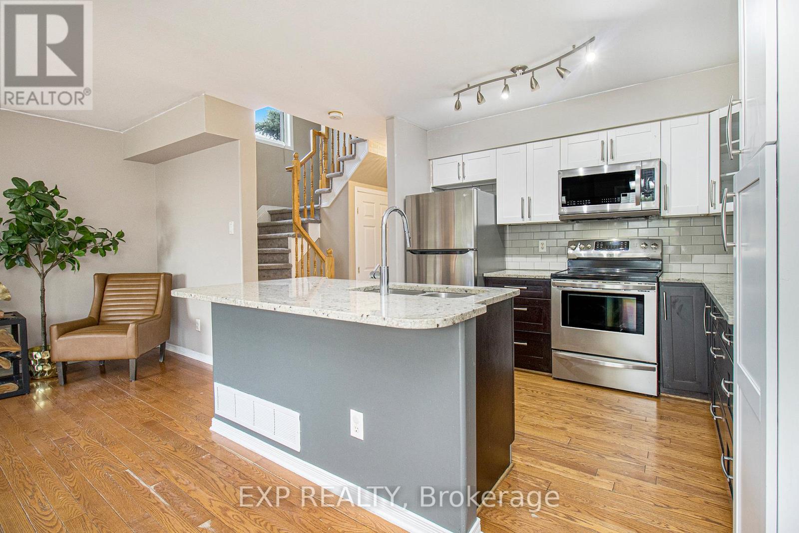 1310 HALTON TERRACE - 11