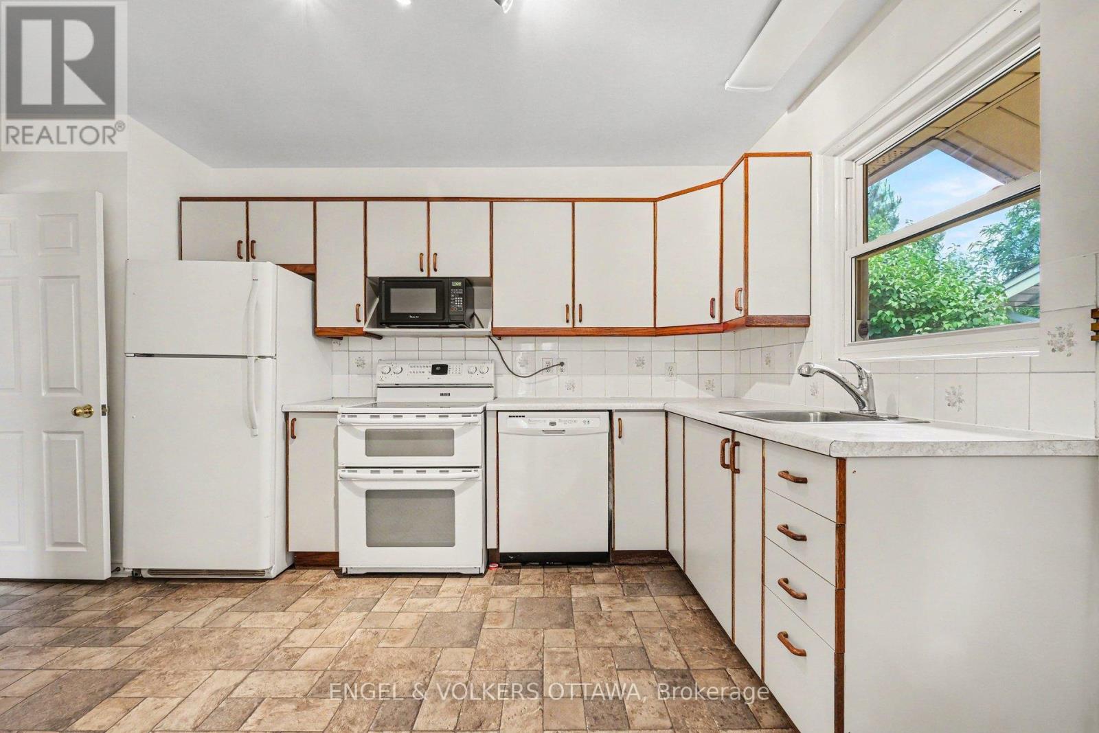 325 SUMMIT AVENUE - 11