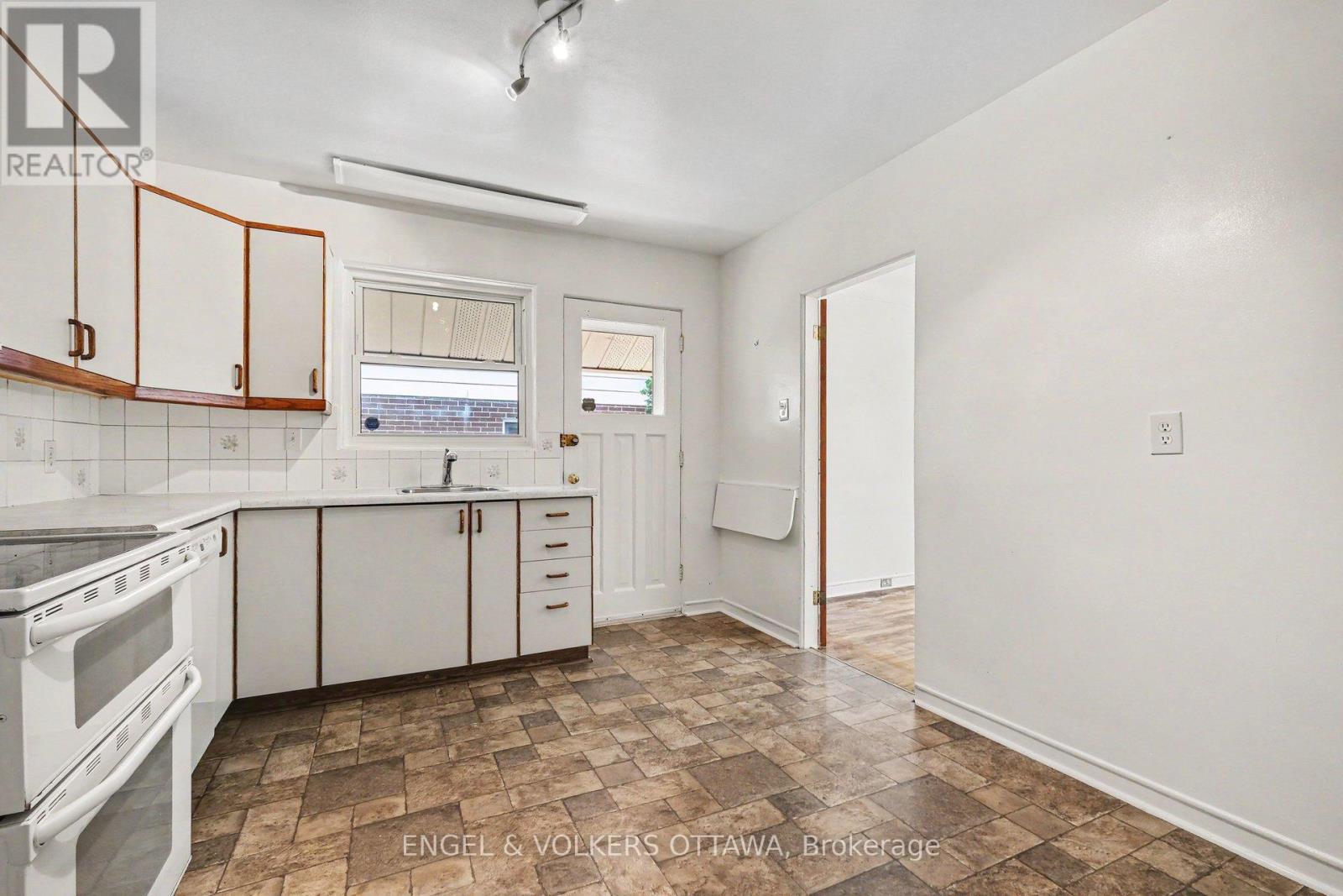 325 SUMMIT AVENUE - 13