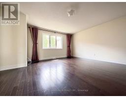 921 Goring Circle, Newmarket, ON L3X0B6 Photo 12