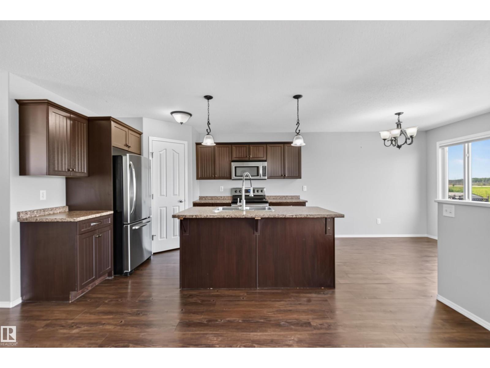 208 26 ST - Image 6