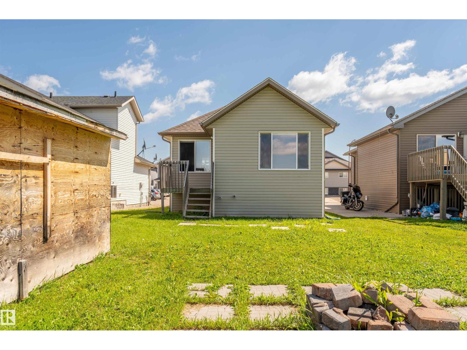 208 26 ST - 18
