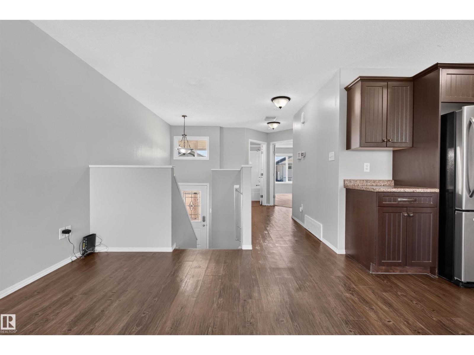 208 26 ST - Image 4