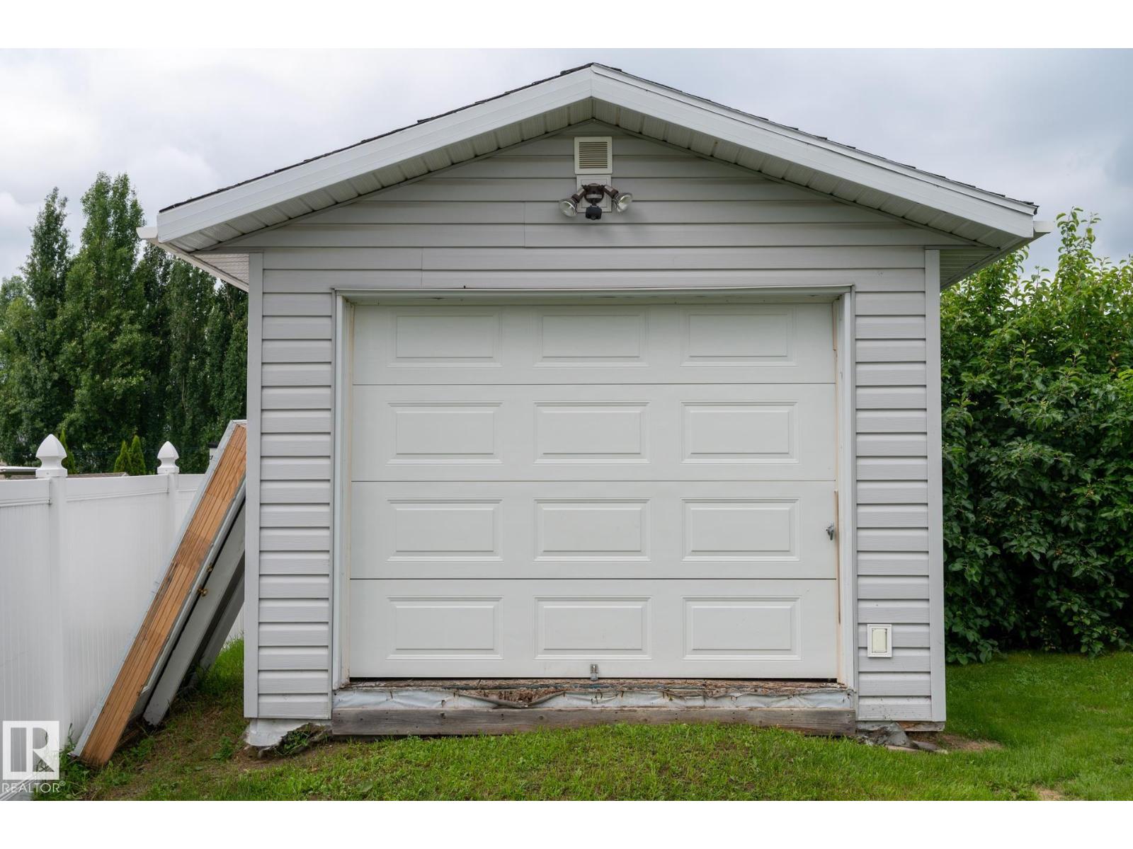 2902 CORNWALL DR - 39