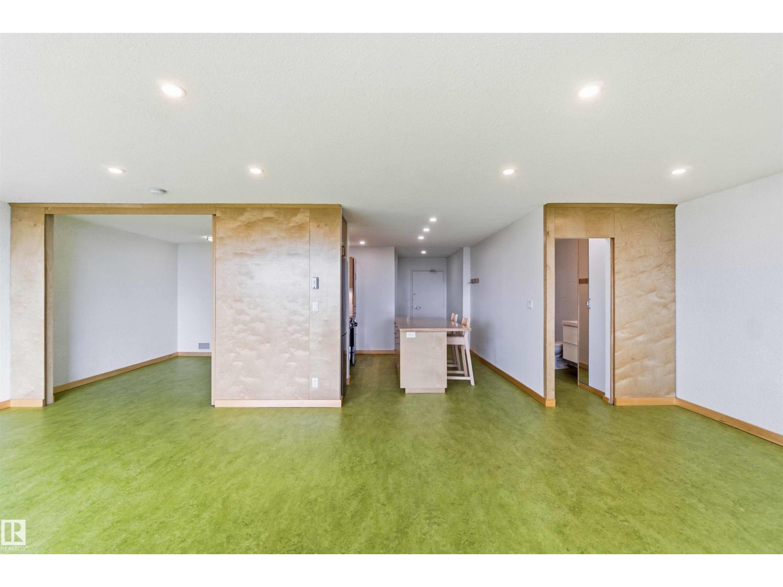 #1008 11307 99 AV NW - 15