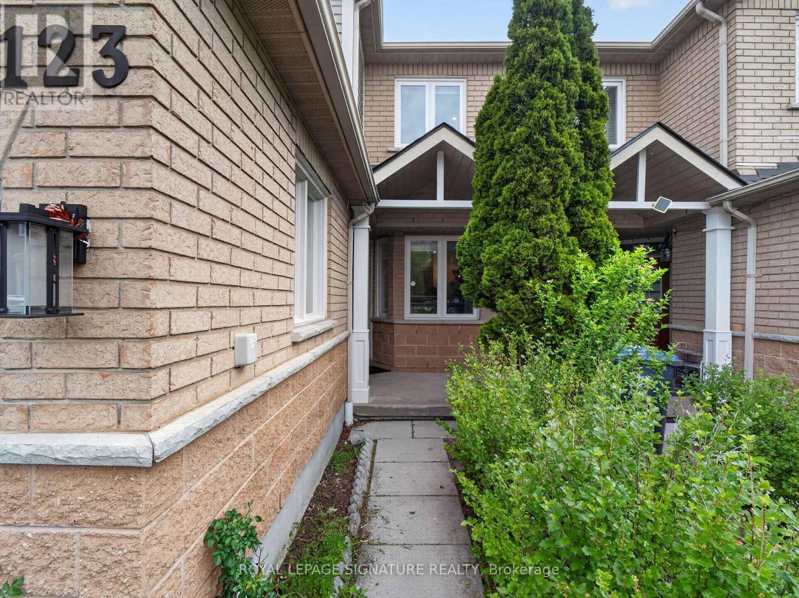 #123 833 SCOLLARD COURT - 2