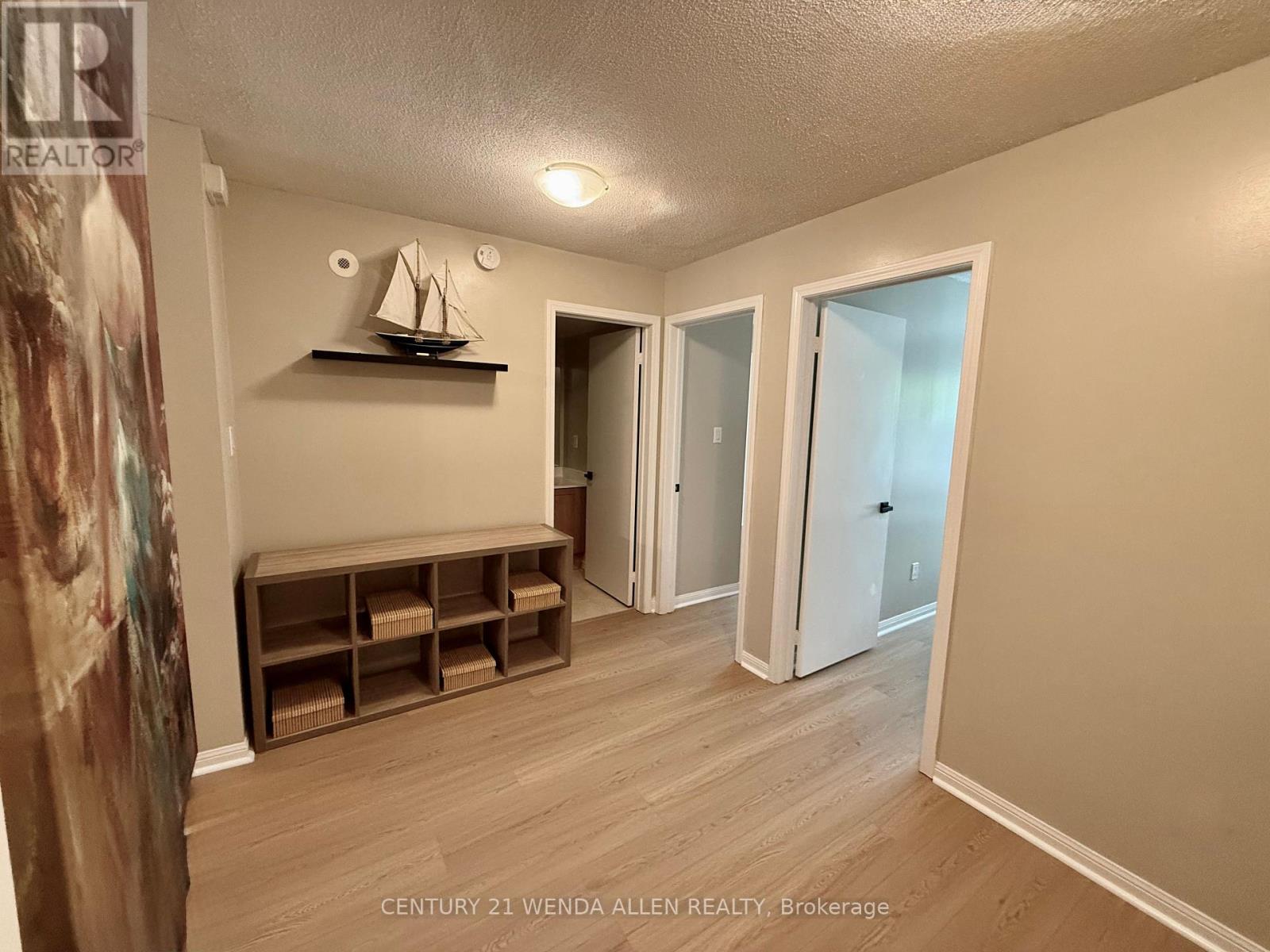 #1117 20 LAIDLAW STREET - 10