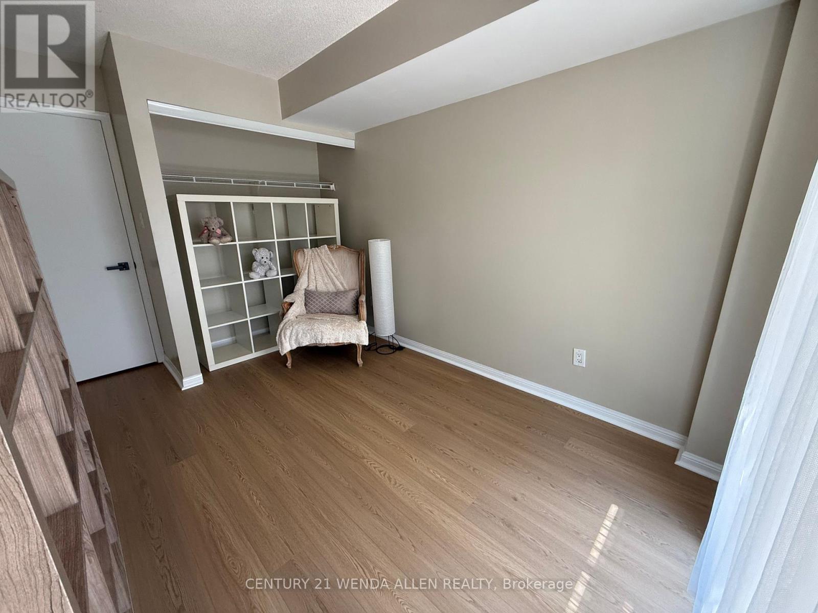 #1117 20 LAIDLAW STREET - 13