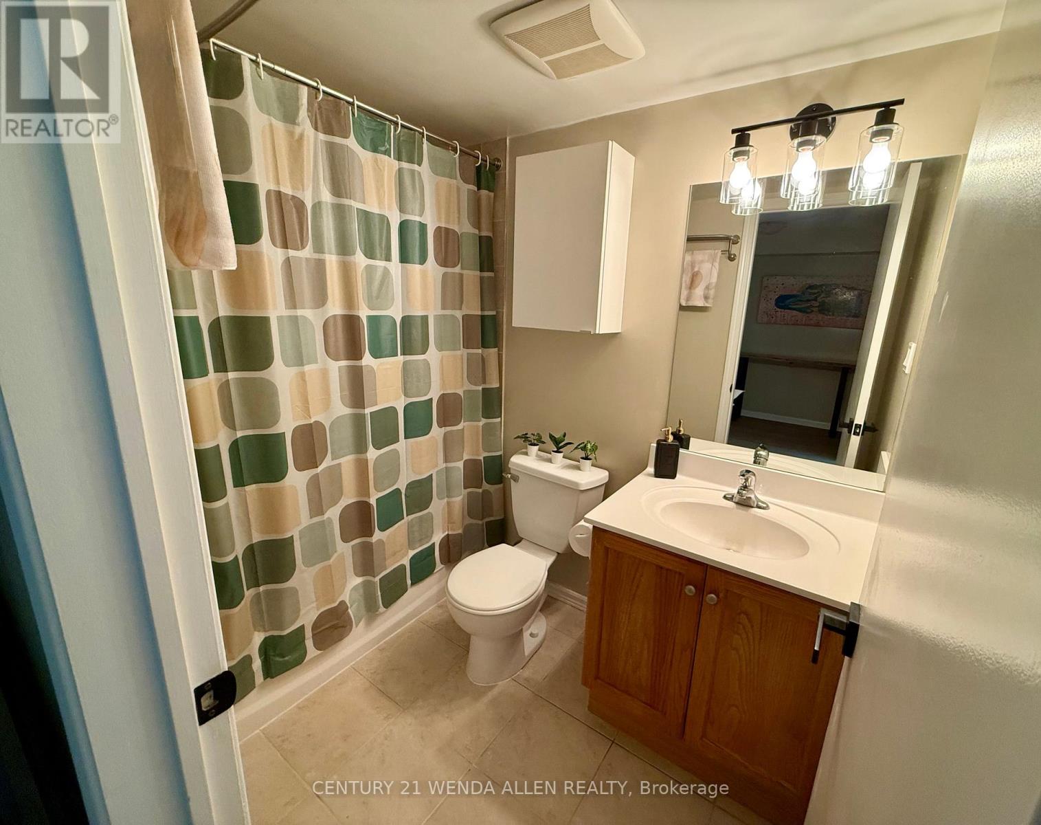 #1117 20 LAIDLAW STREET - 17