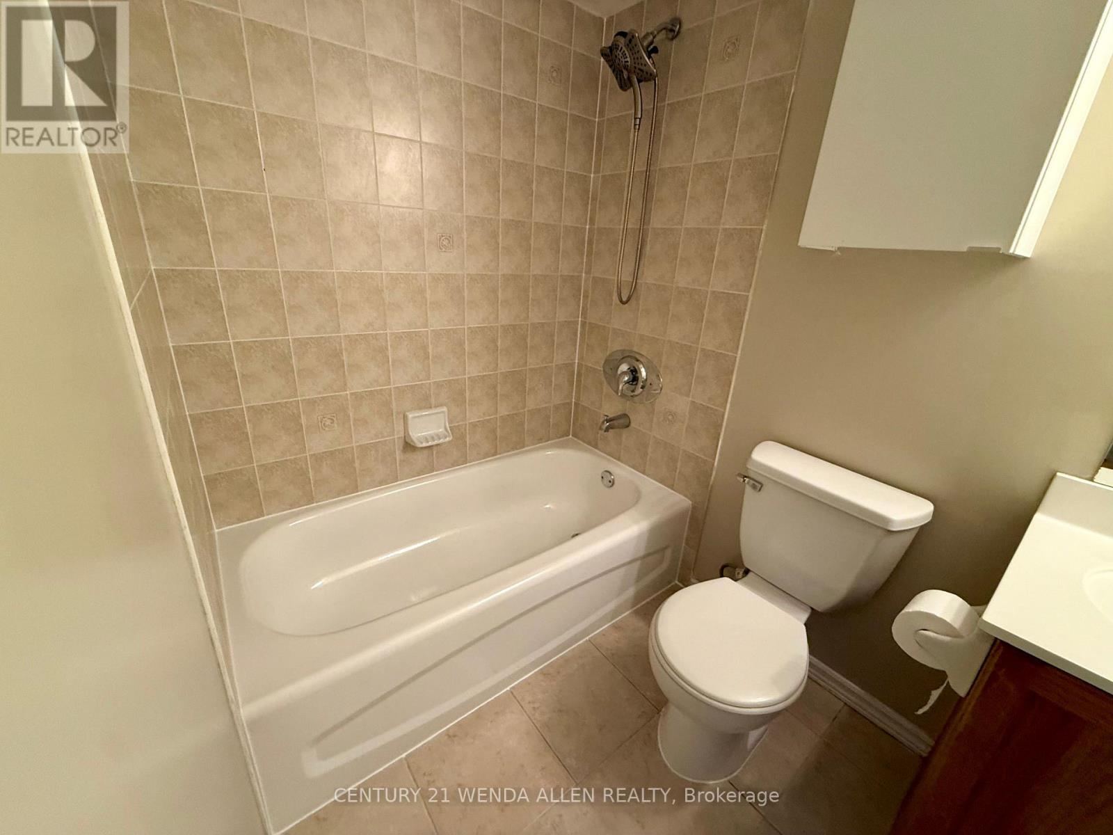 #1117 20 LAIDLAW STREET - 18