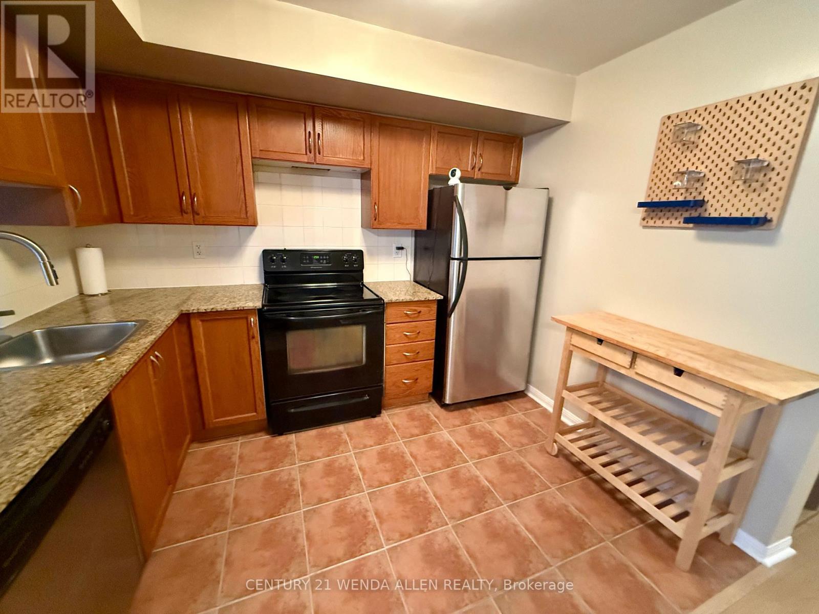 #1117 20 LAIDLAW STREET - 8
