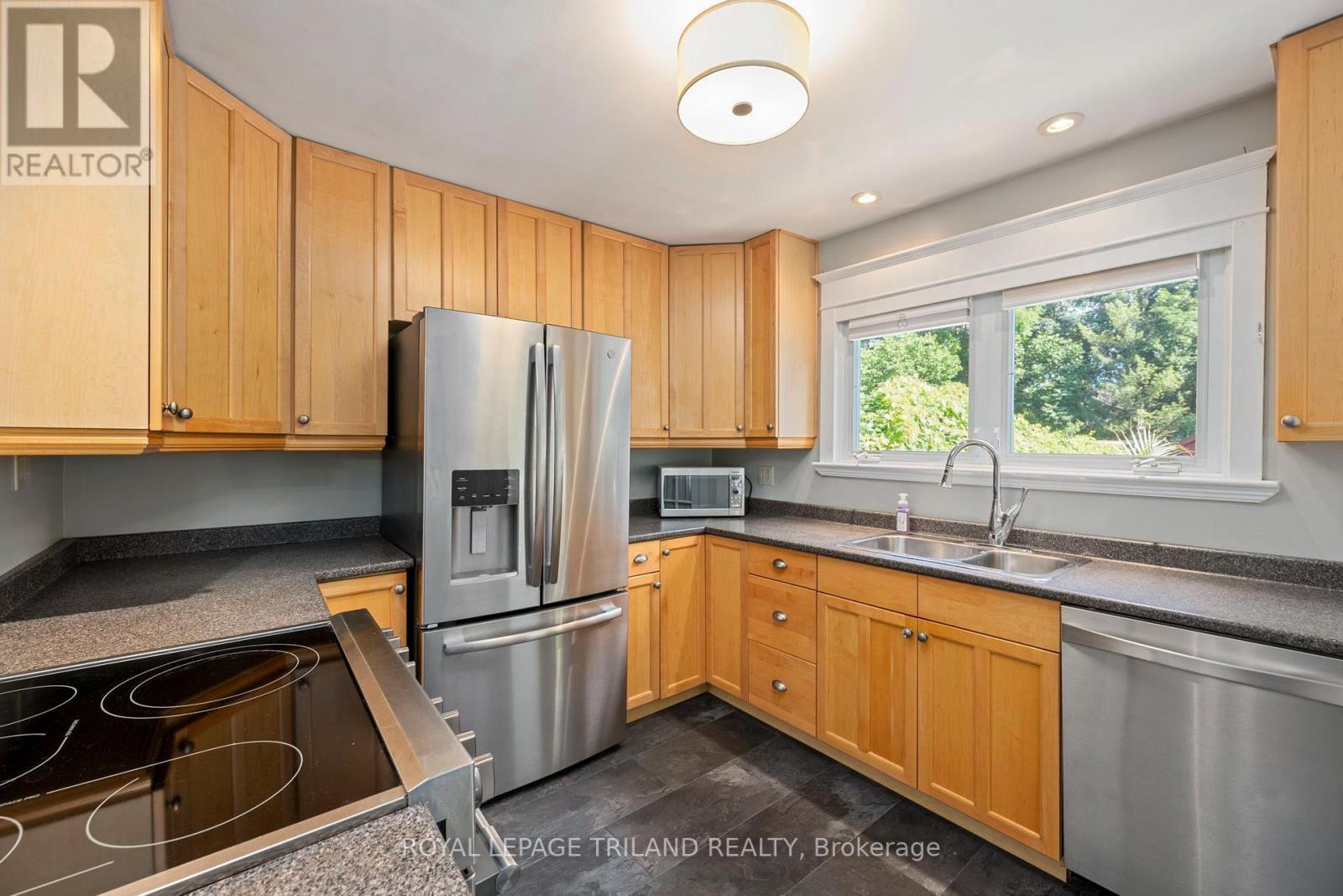 52 EMERY STREET E - 14