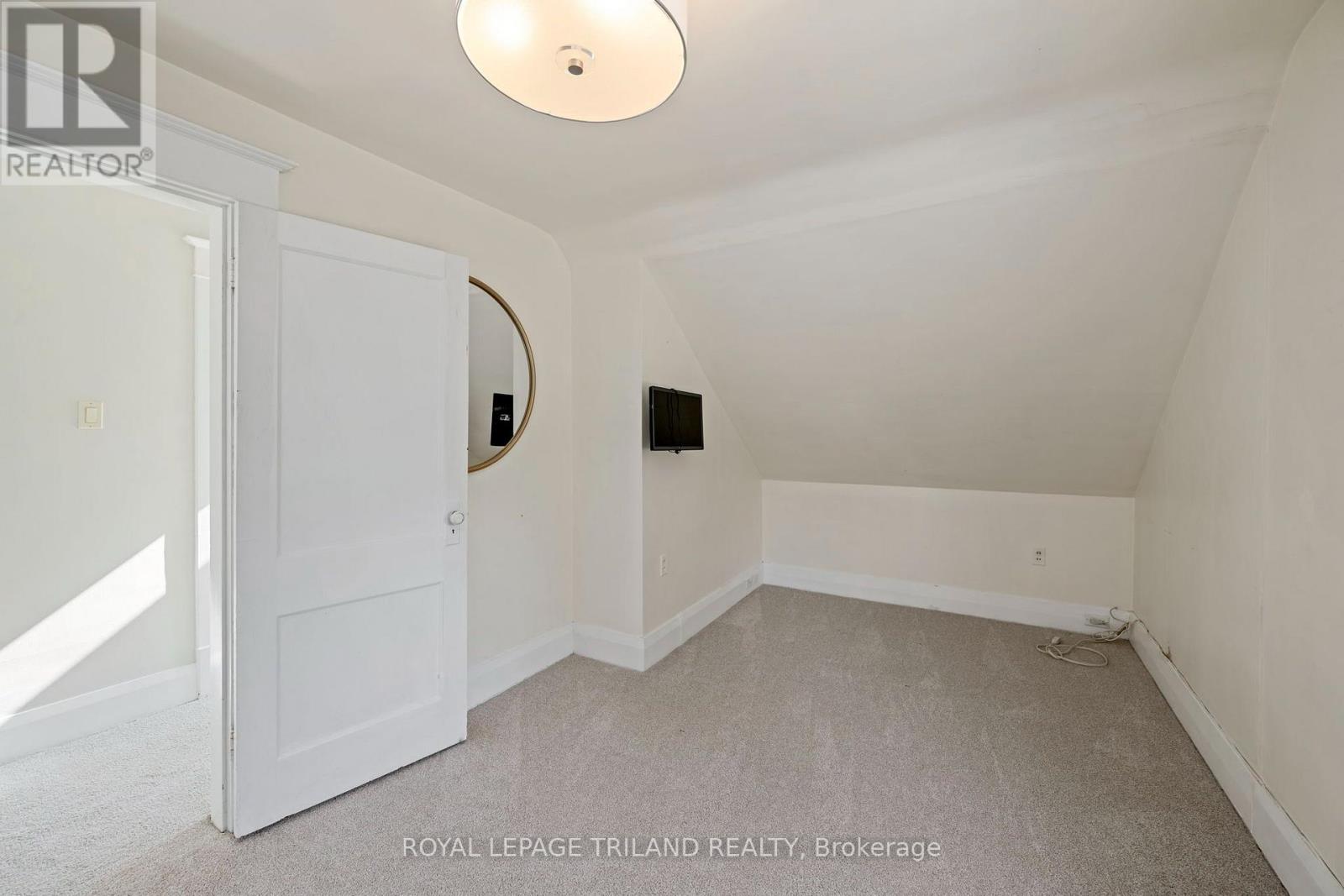 52 EMERY STREET E - 22