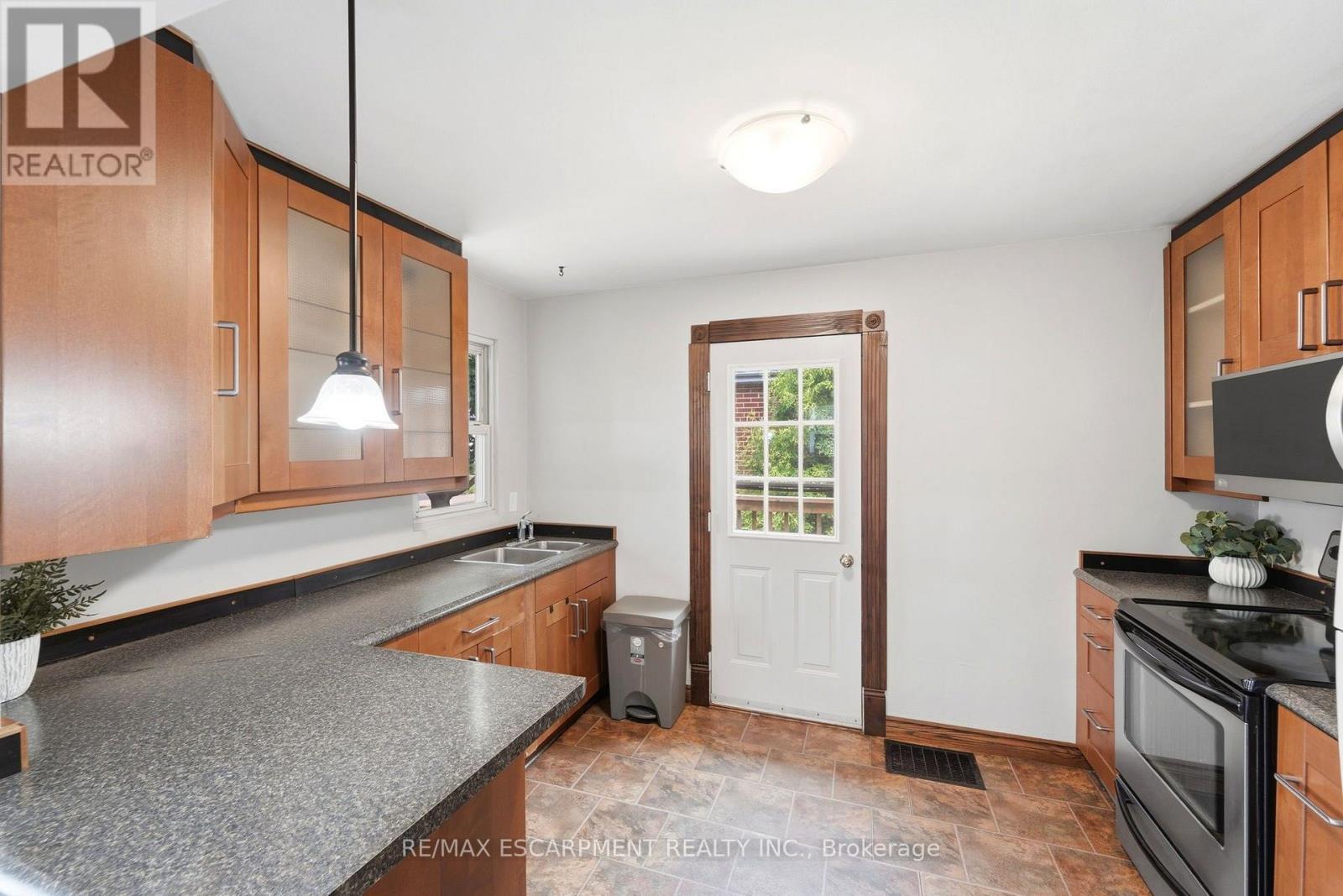 61 GLENMOUNT AVENUE - 12