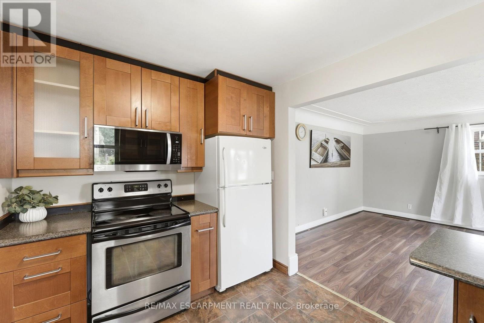 61 GLENMOUNT AVENUE - 14