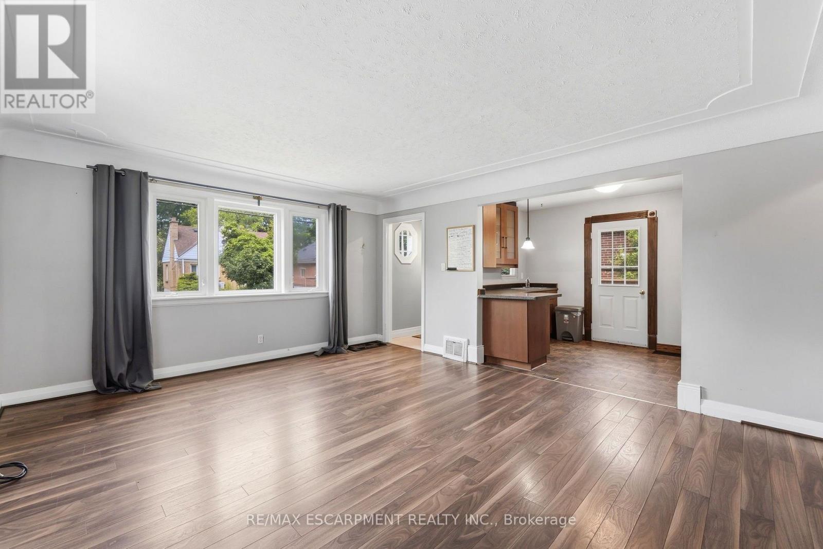 61 GLENMOUNT AVENUE - 9