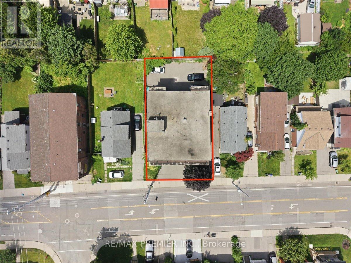 214 WENTWORTH STREET S - 2