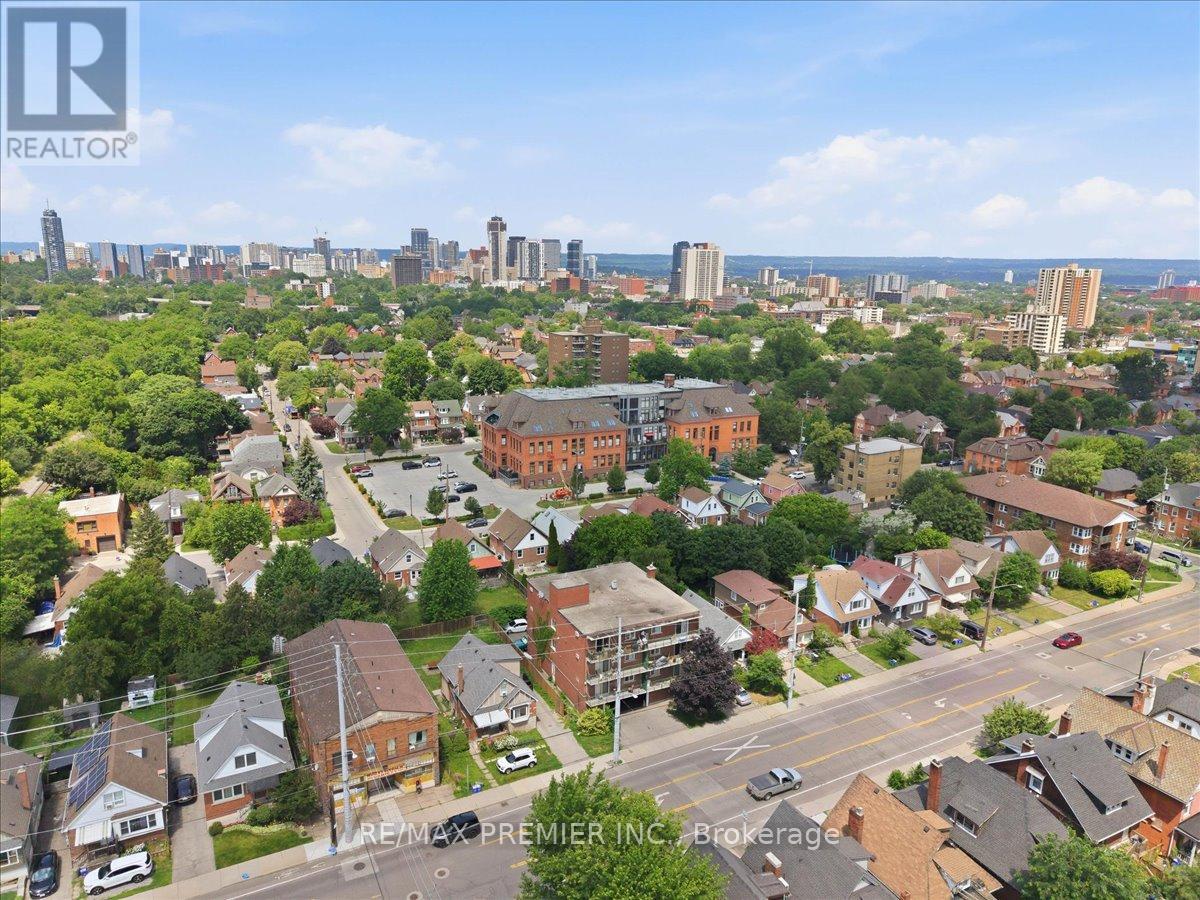 214 WENTWORTH STREET S - 26
