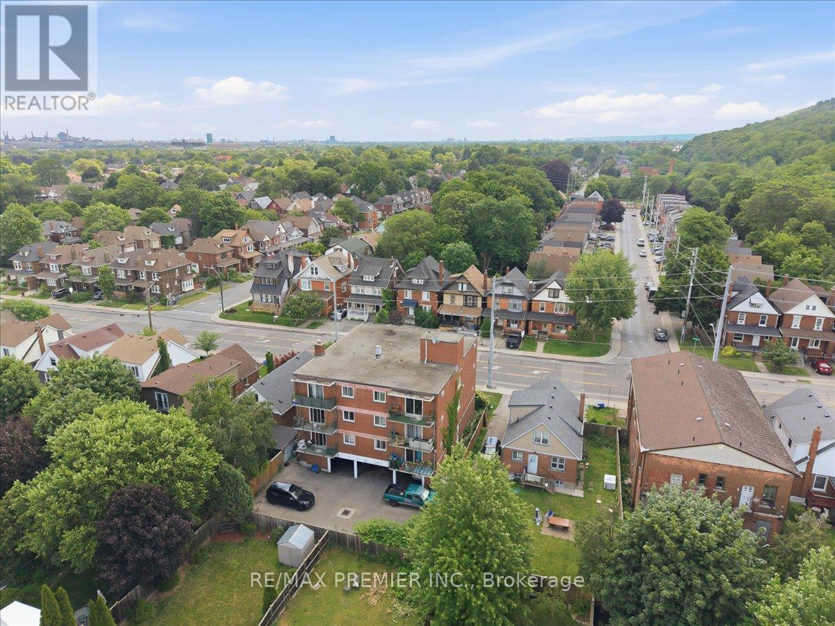 214 WENTWORTH STREET S - 28