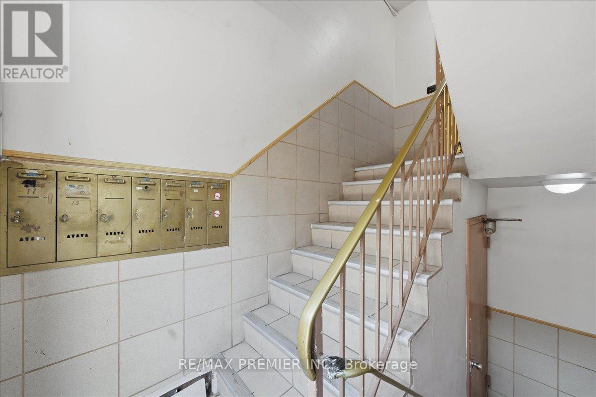214 WENTWORTH STREET S - 3