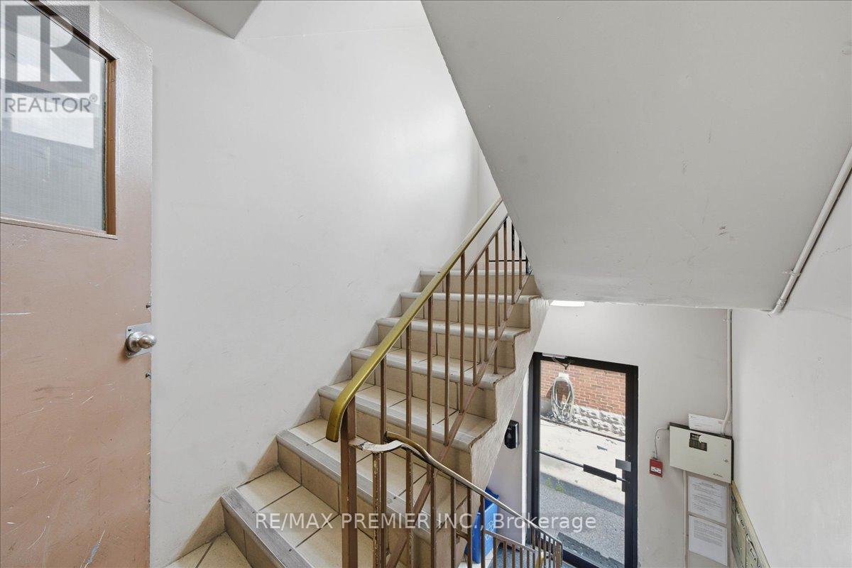 214 WENTWORTH STREET S - 4