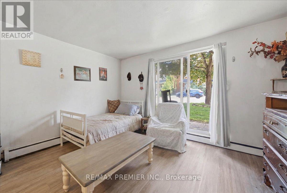 214 WENTWORTH STREET S - 6