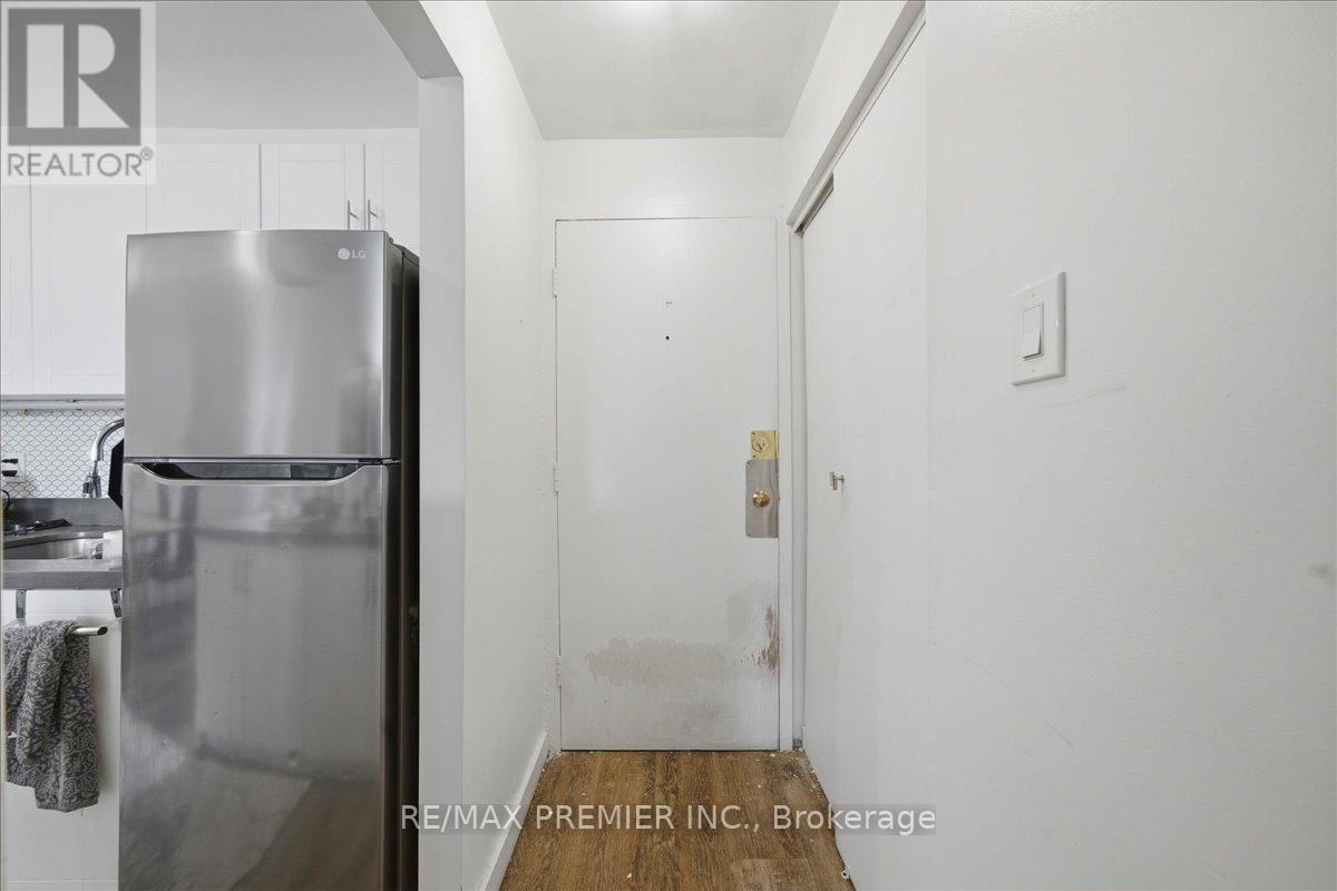 214 WENTWORTH STREET S - 9