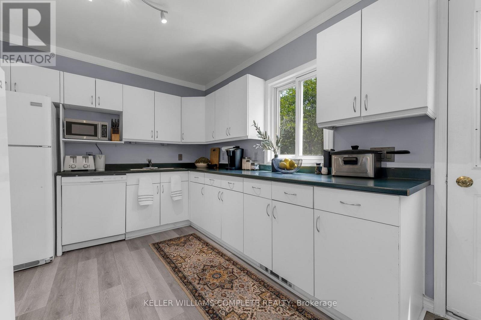 16 ALBEMARLE STREET - 10