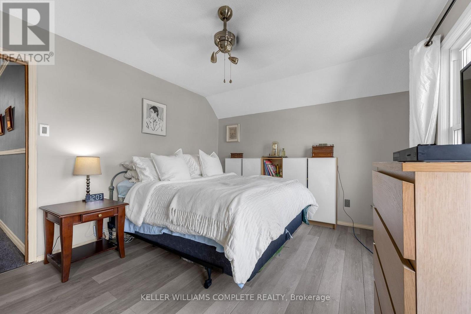 16 ALBEMARLE STREET - 15