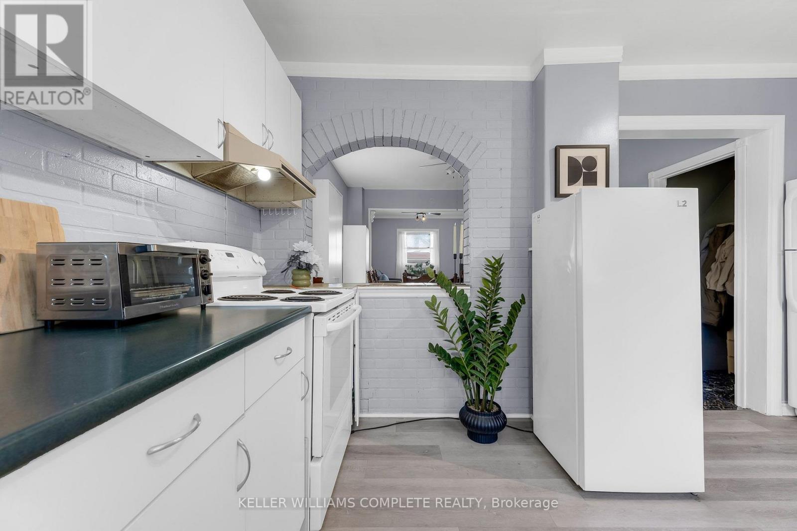 16 ALBEMARLE STREET - 9