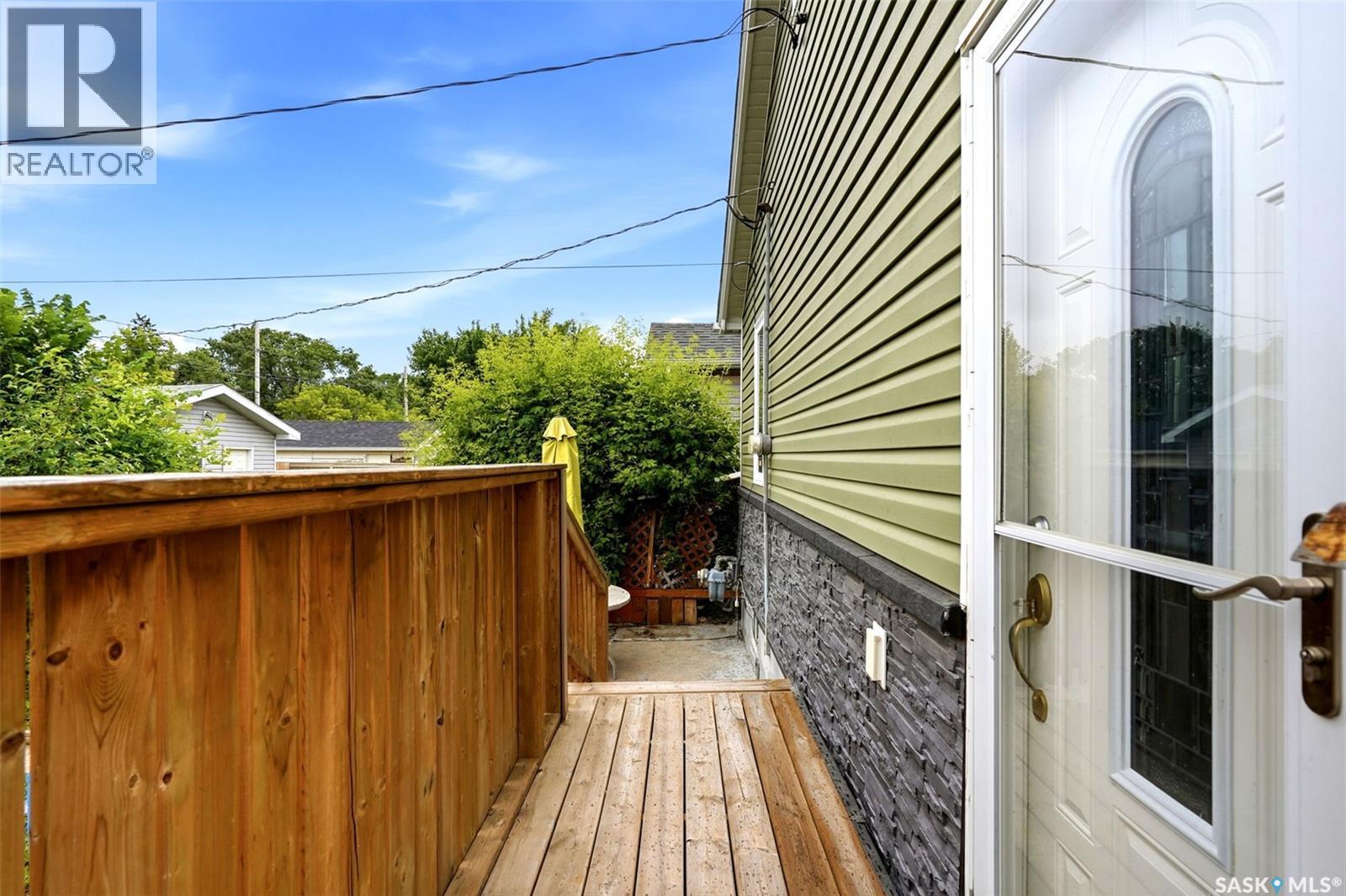 303 College AVENUE — photo 32