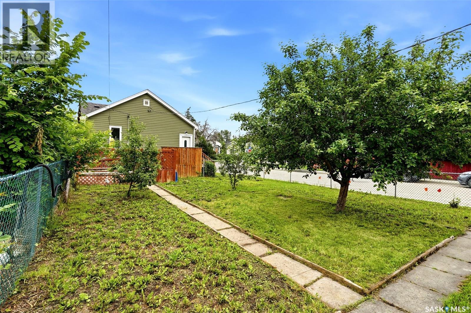 303 College AVENUE — photo 36